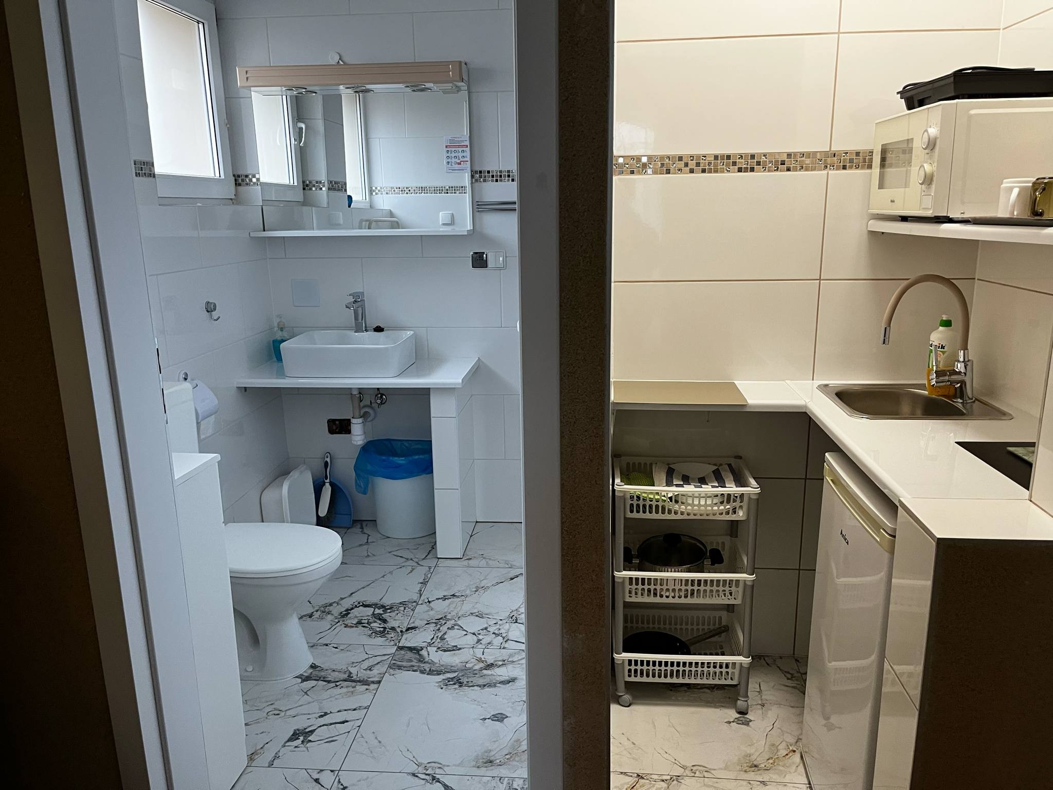 Lazienka i aneks kuchenny do pokoju 4 osobowego